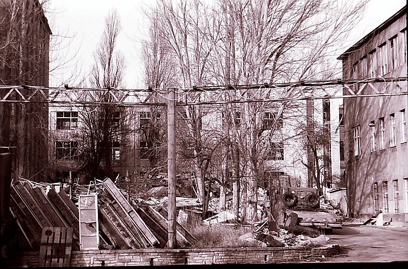 2-es porta mögött 1997.jpg